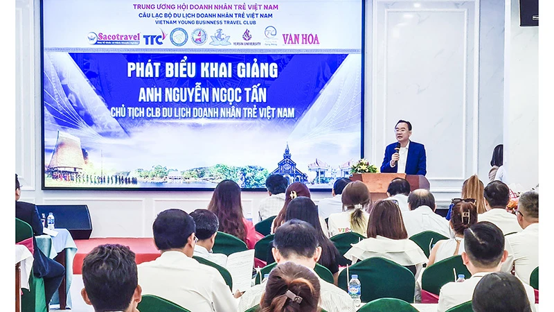 Quang cảnh buổi khai giảng.