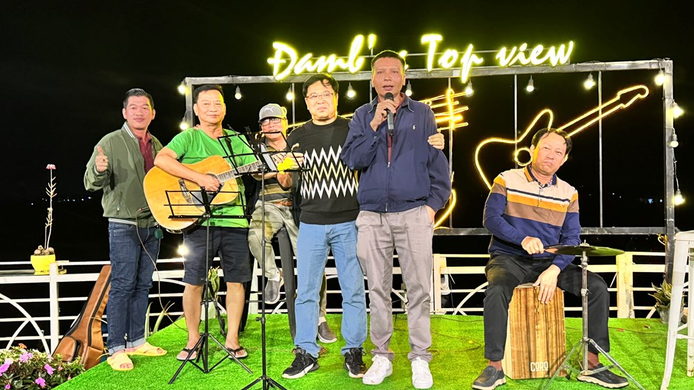 Bài 1: Khi những bánh xe mùa xuân lăn bánh - ảnh 4