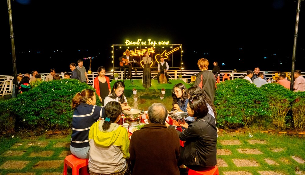 Bài 1: Khi những bánh xe mùa xuân lăn bánh - ảnh 5