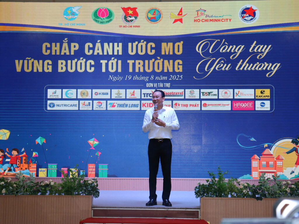 Ông Nguyễn Ngọc Tấn - Chủ tịch CLB Du lịch Doanh nhân trẻ Việt Nam phát biểu tại chương trình