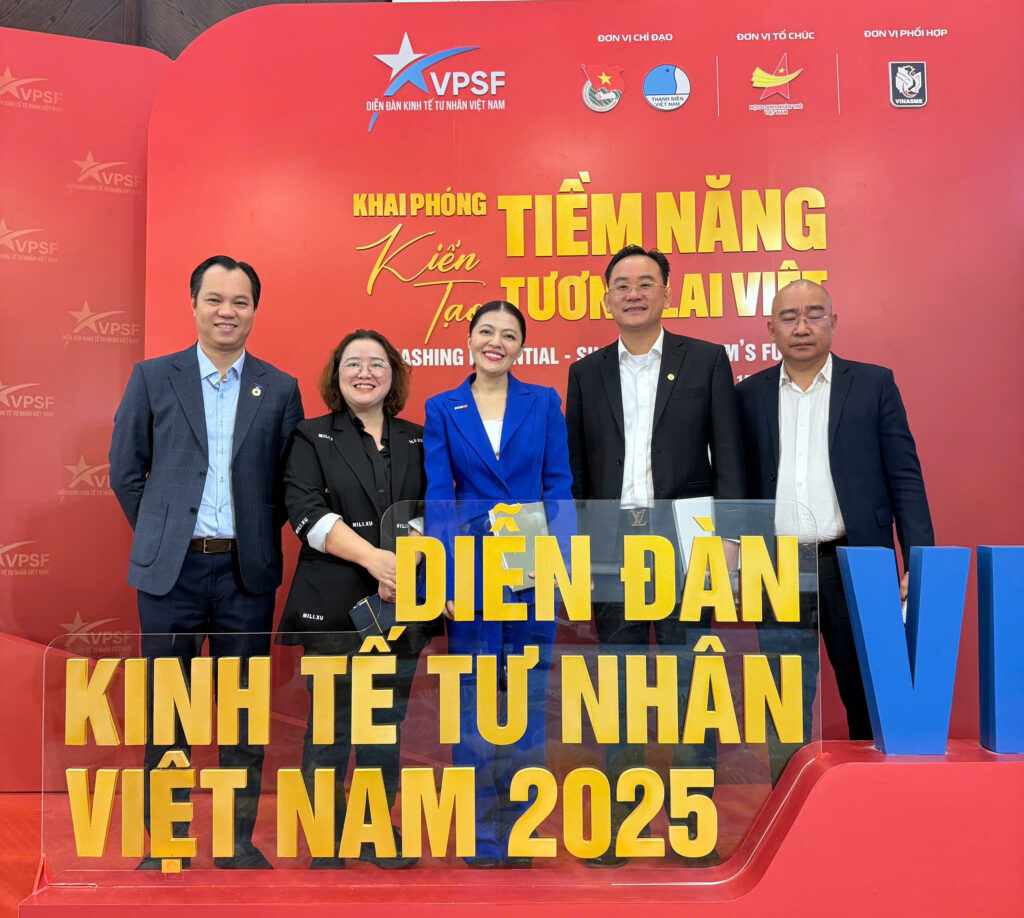 Hình ảnh khách mời tại Diễn đàn Kinh tế Tư nhân Việt Nam năm 2025