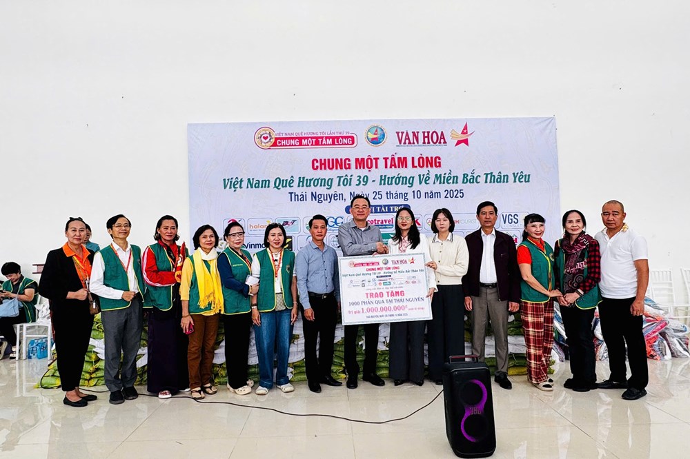 “Mất đi ánh sáng, nhưng hôm nay tôi thấy được niềm ấm áp của tình người" - ảnh 1