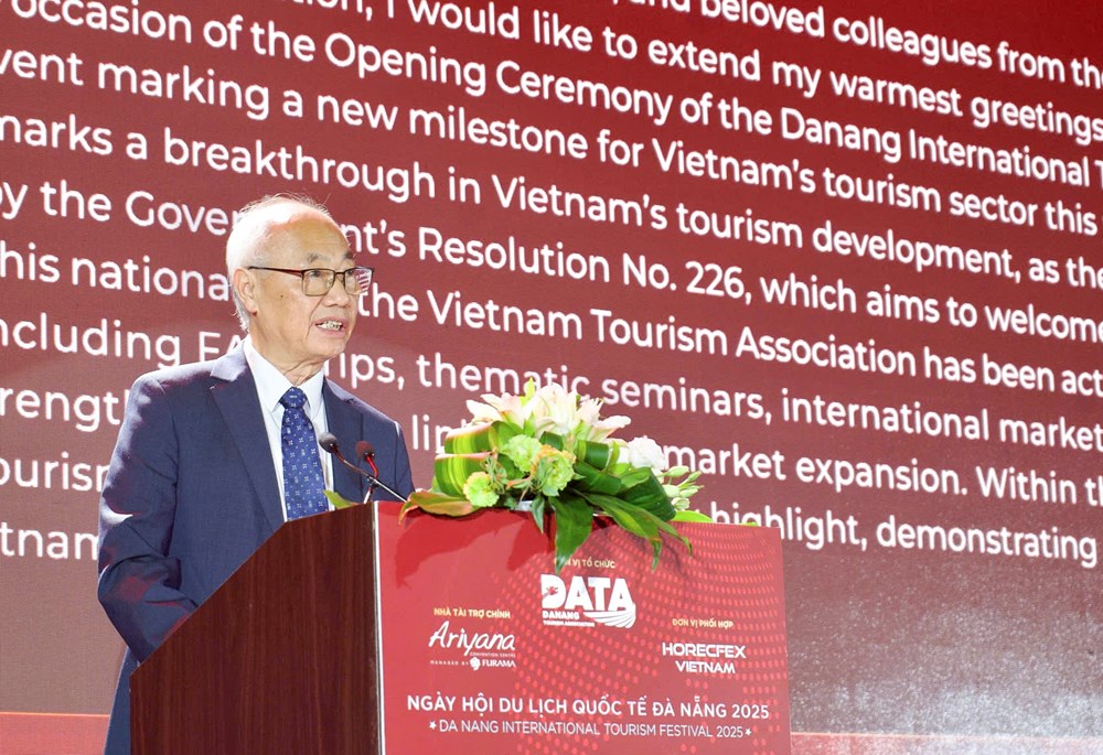 Chủ tịch Hiệp hội Du lịch Việt Nam Vũ Thế Bình phát biểu tại lễ khai mạc Ngày hội Du lịch Quốc tế Đà Nẵng 2025
