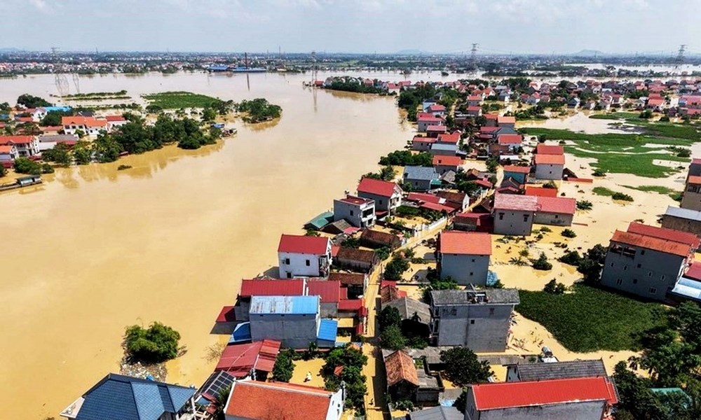 Bắc Ninh thiệt hại ước tính 1.670 tỉ đồng do mưa lũ sau bão số 11. Đến ngày 13.10 vẫn còn hơn 12.000 nhà ngập trong nước lũ