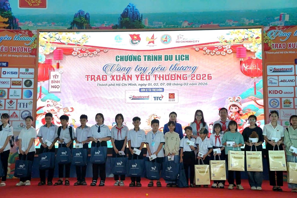 Chương trình gồm nhiều hoạt động ý nghĩa, thiết thực dành cho gần 3.000 trẻ em nghèo, trẻ mồ côi, trẻ có hoàn cảnh khó khăn trên địa bàn Thành phố